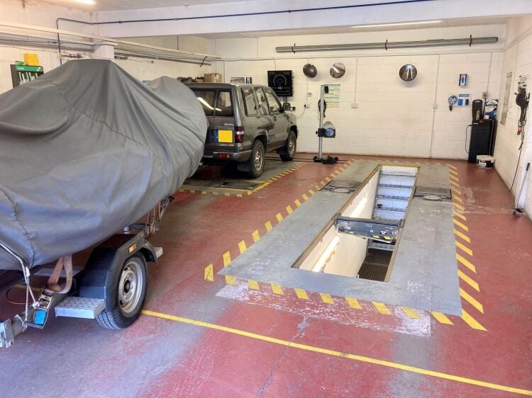 MOTOR VEHICLE DIAGNOSTICS, SERVICING, REPAIR, MOT CENTRE & TYRE BAY Photo 8