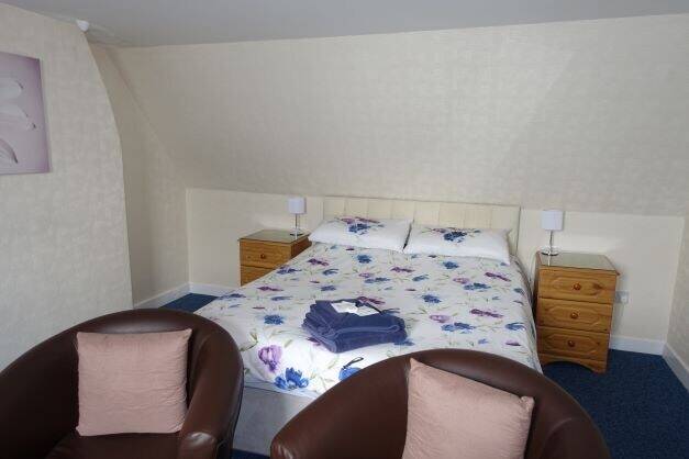 High Turnover Guest House with views to the harbour or sea from all rooms Photo 8