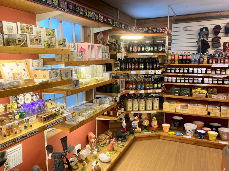 TOURIST ATTRACTION – GIFT/SOUVENIR RETAIL, ORNAMENT RETAIL & MANUFACTURING, SNACKS & GARDENS Photo 8