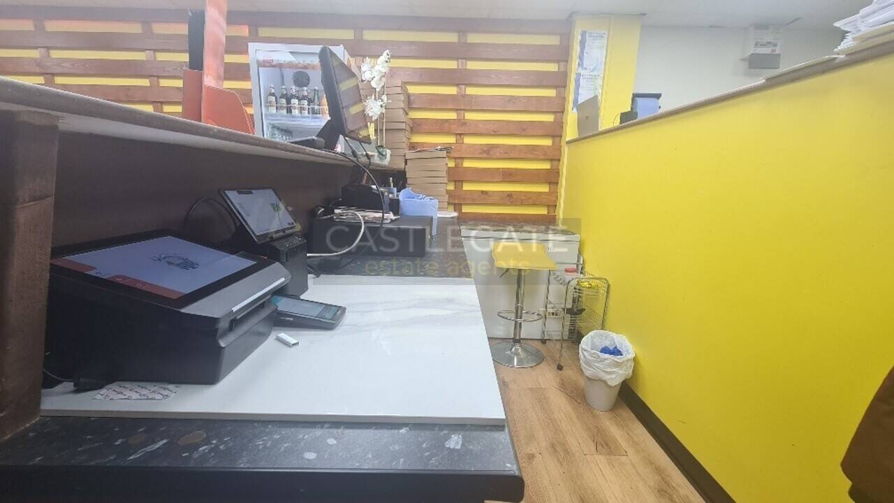 Leasehold diner/ takeaway for sale in Huddersfield Photo 8