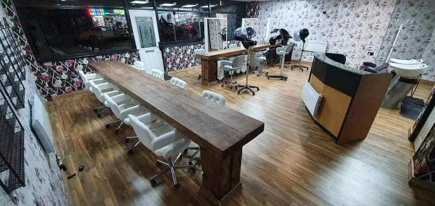 Leasehold Unisex Beauty Salon For Sale In Wakefield town centre Photo 8