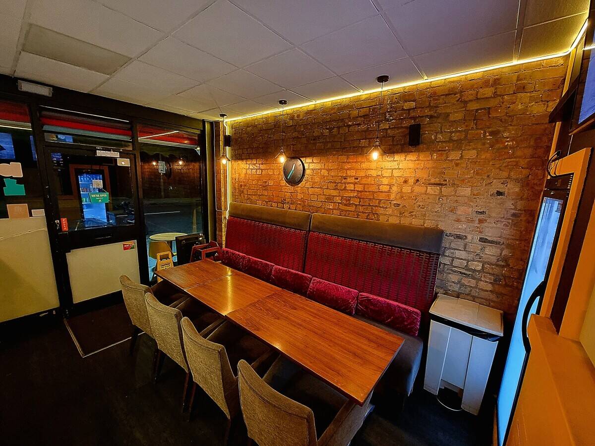 Leasehold Pizza and grilled chicken shop with 3-bed flat