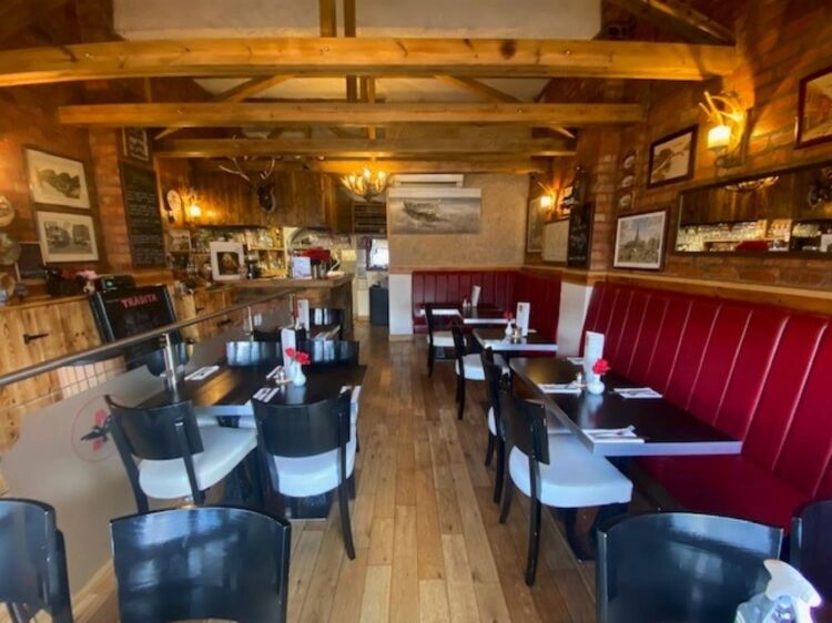 Leasehold Café Bar & Italian Restaurant Located In Sheldon