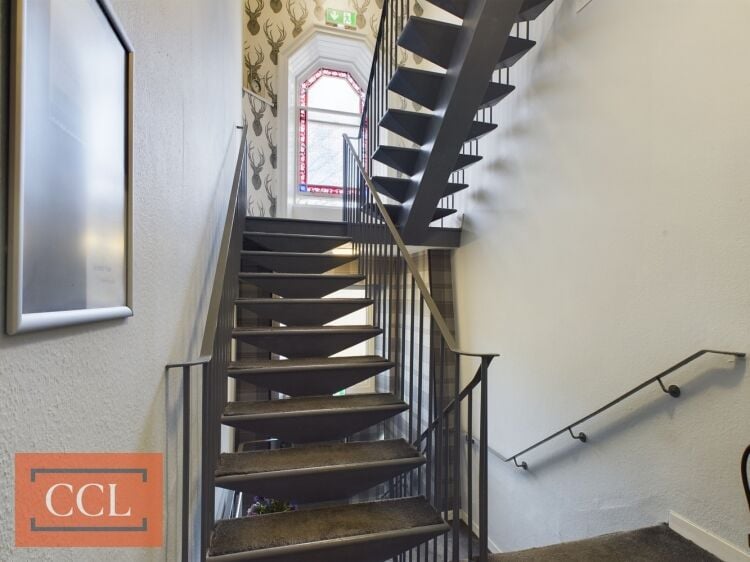 Popular and thriving nine-bedroom hotel in Kingussie Photo 8