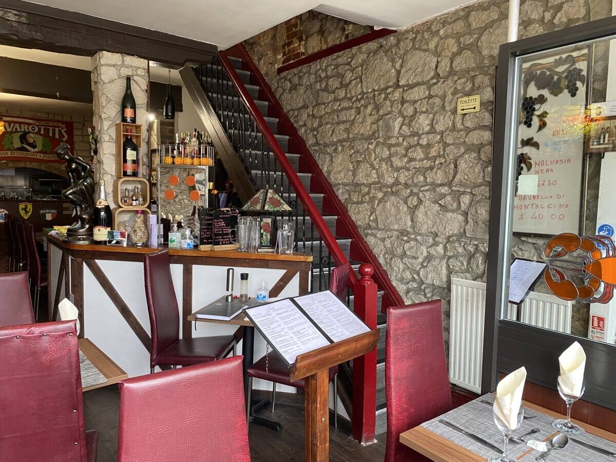 Italian restaurant + flat in a prime location