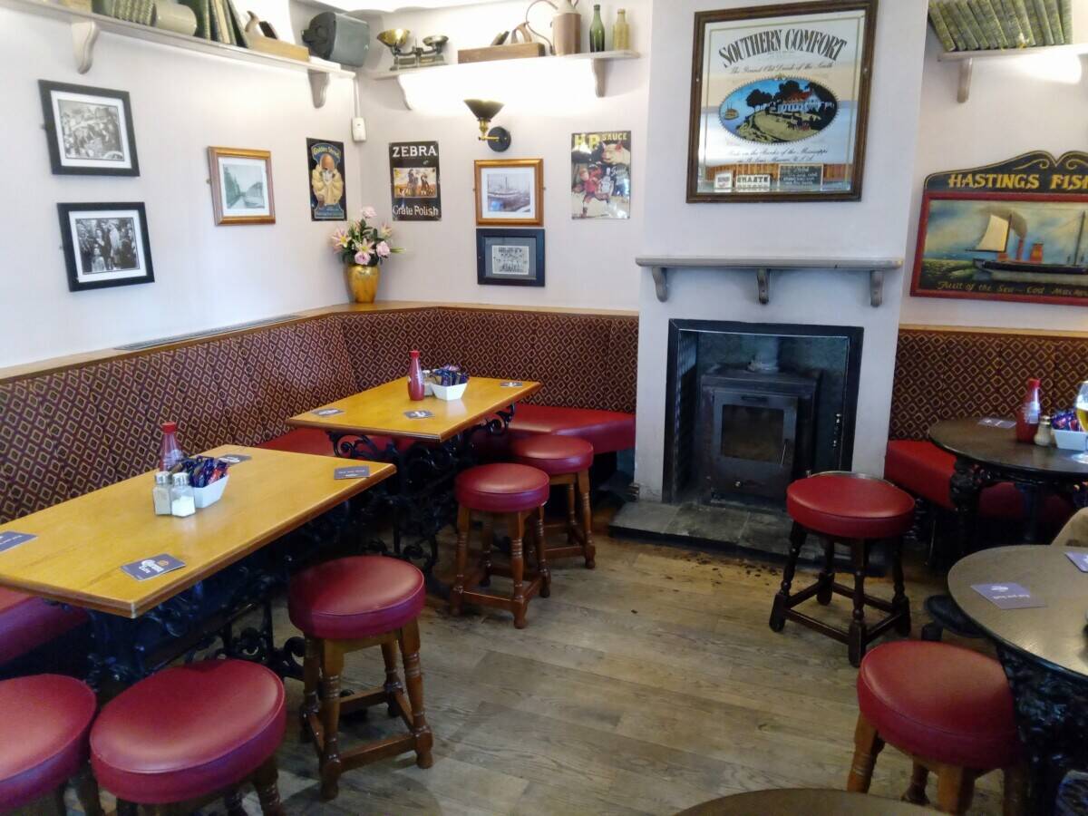 CUMBRIA – QUAYSIDE FREE HOUSE LOCATED IN WESTERN LAKES WITH STRONG NET PROFITS