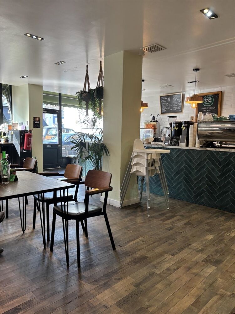 AN INDEPENDENT CAFÉ PROVIDING HEALTHY AND INDULGENT TREATS
