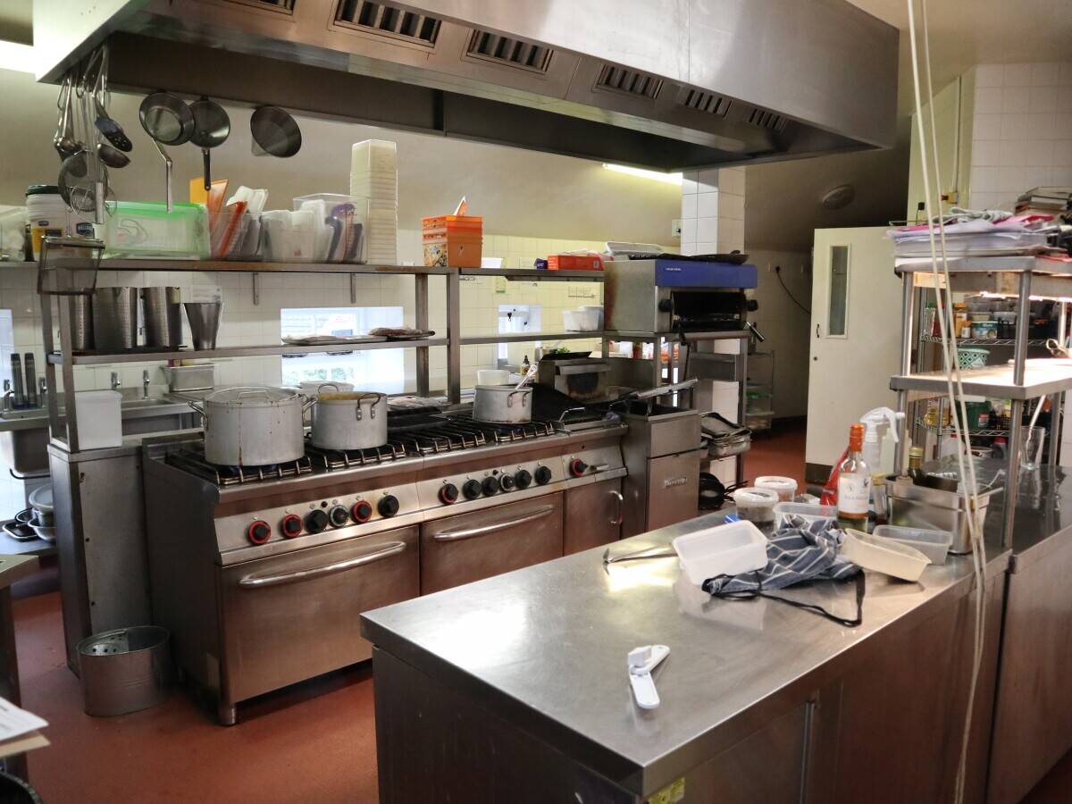 SOMERSET – CHARACTER VILLAGE FREEHOUSE WITH LETTING ROOMS Photo 8
