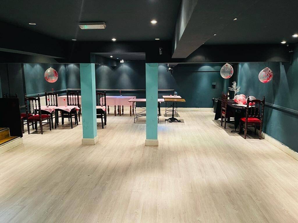 Fully Licensed for pub & bar including takeaway for sale based in croydon 
