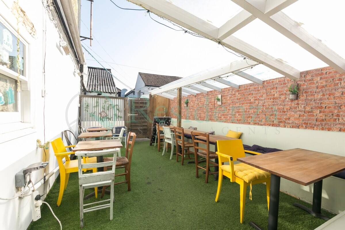 Class E premises client trading as ‘Fourteen’ a neighbourhood restaurant and bar, to be sold by way of premium.