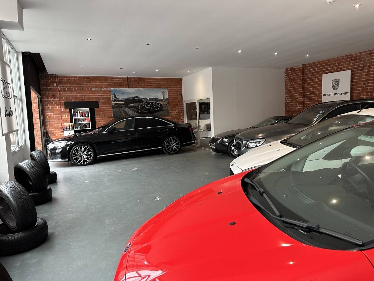 Car Sales w Garage In Nottingham for sale