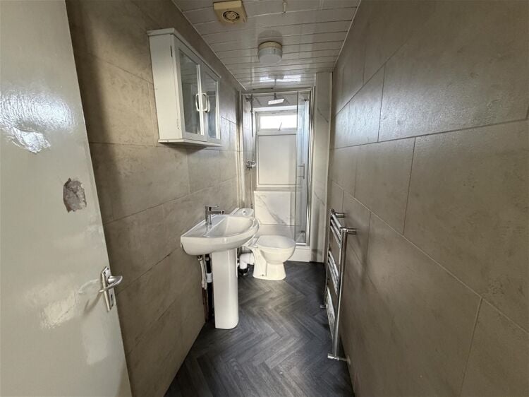 Vacant Unit For Sale in Huddersfield