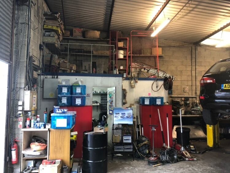 Garage / MOT Station - Sheffield Photo 8