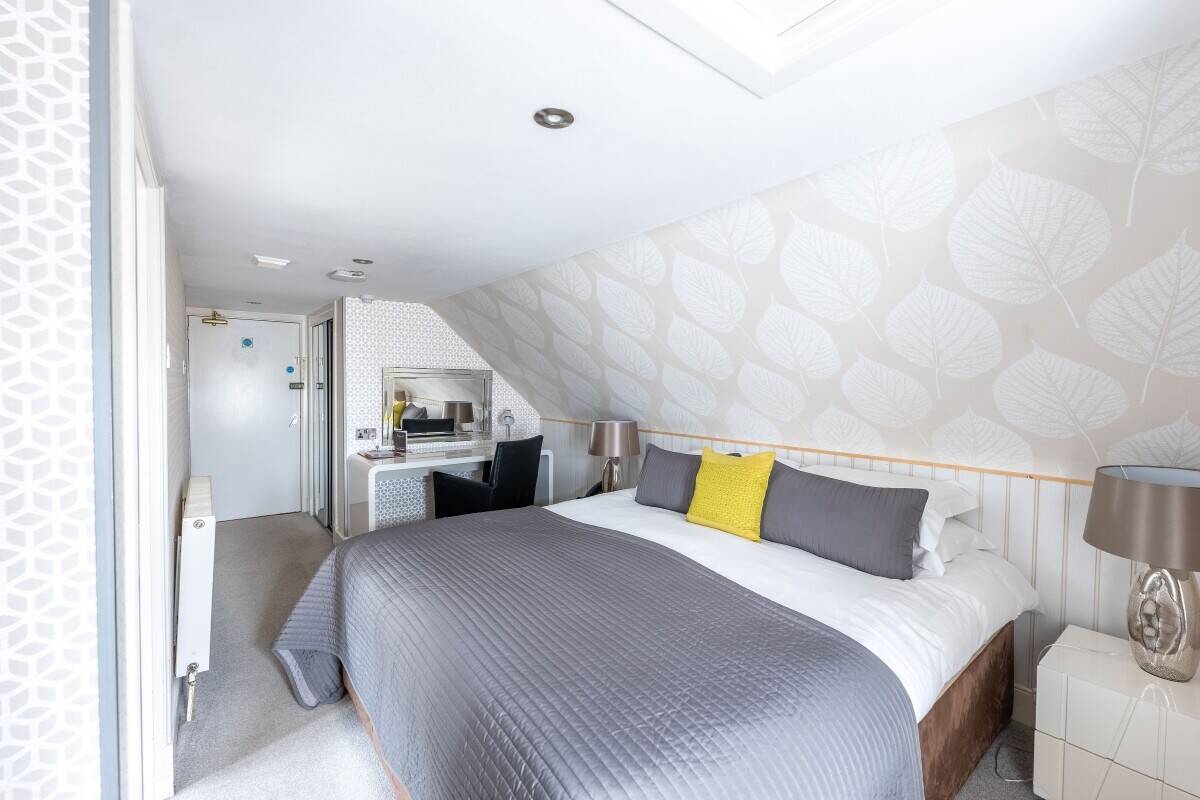 Outstanding Boutique Hotel Opportunity Photo 8
