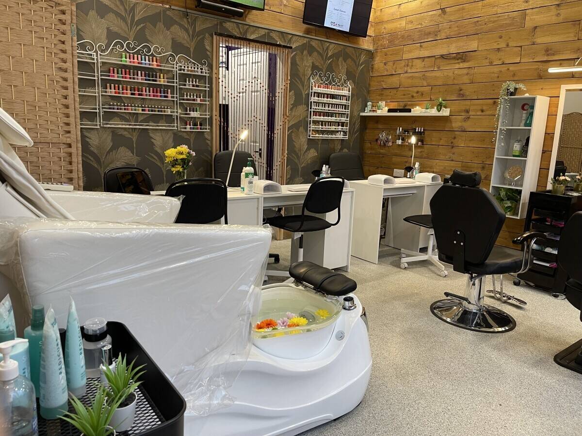USA nails and beauty for sale in Glasgow west end  Photo 9