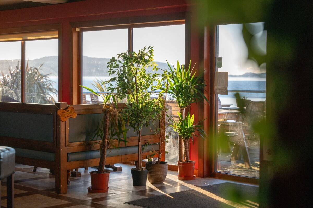 Opportunity to Run a Well-Established Pub/Restaurant on a Stunning Beach Photo 8