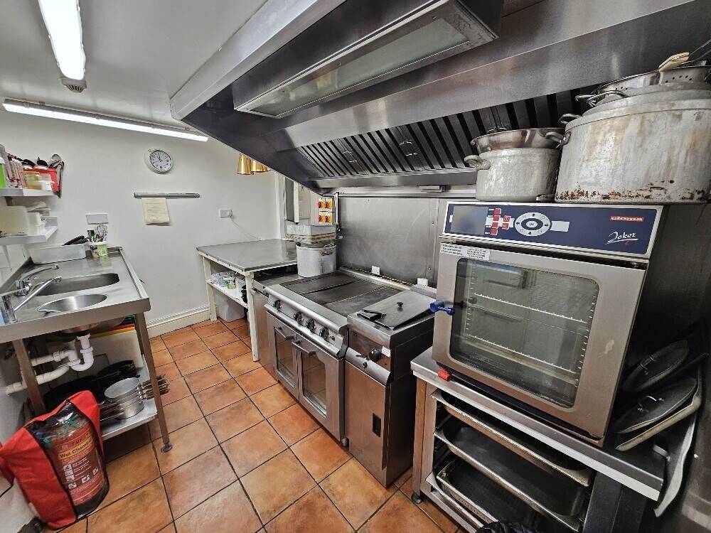 Profitable and Well Presented 40+ Cover Licensed Bistro and Restaurant In A Devon Town Photo 8