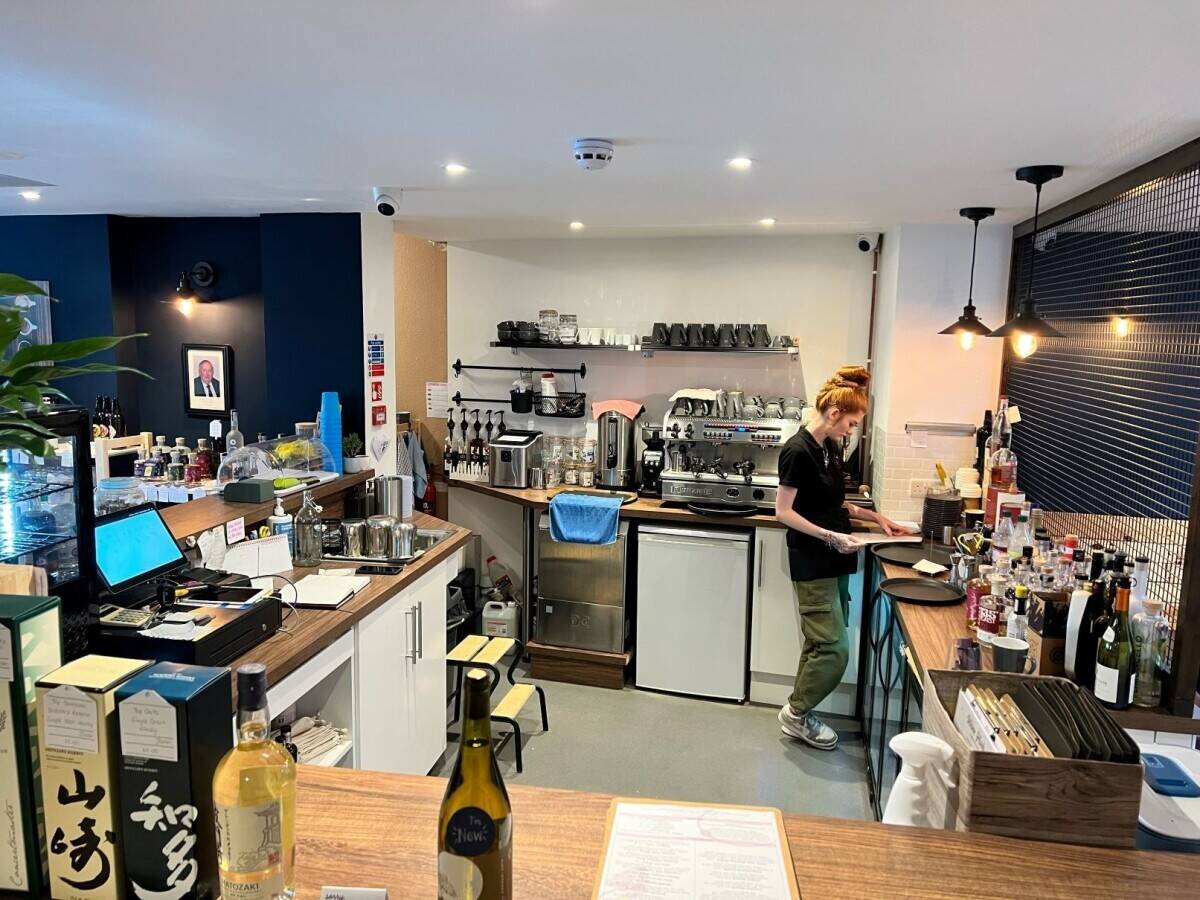 Licensed Cafe Bar & Restaurant In A Sought After East Devon Coastal Town Photo 6