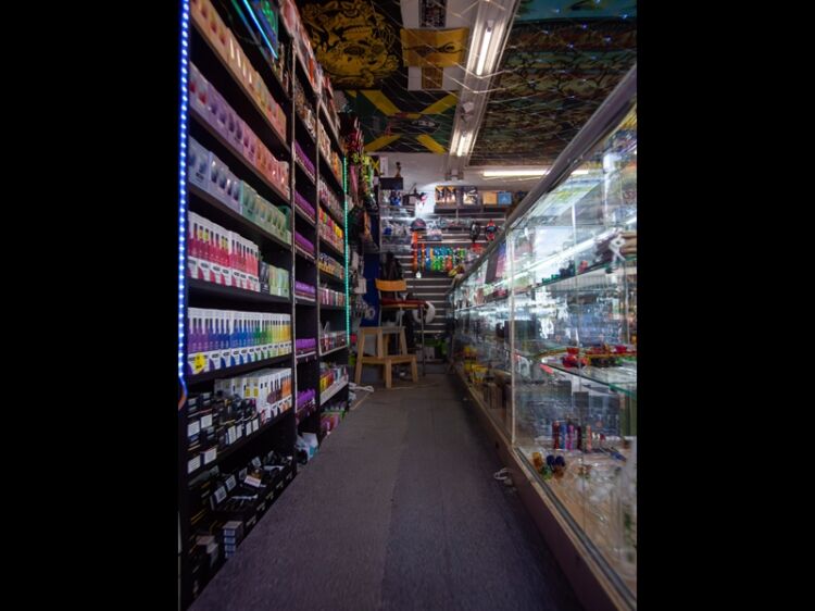 Highly Rated Smoking Accessories And Vapes Shops For Sale