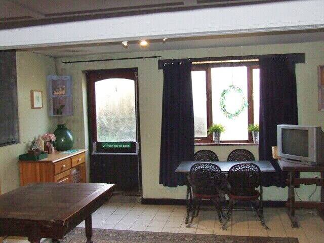CARMARTHENSHIRE - VILLAGE CENTRE FREEHOUSE