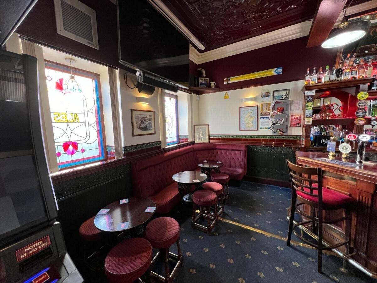 A well preserved and immaculately presented Town Centre Pub (ref 1639)
