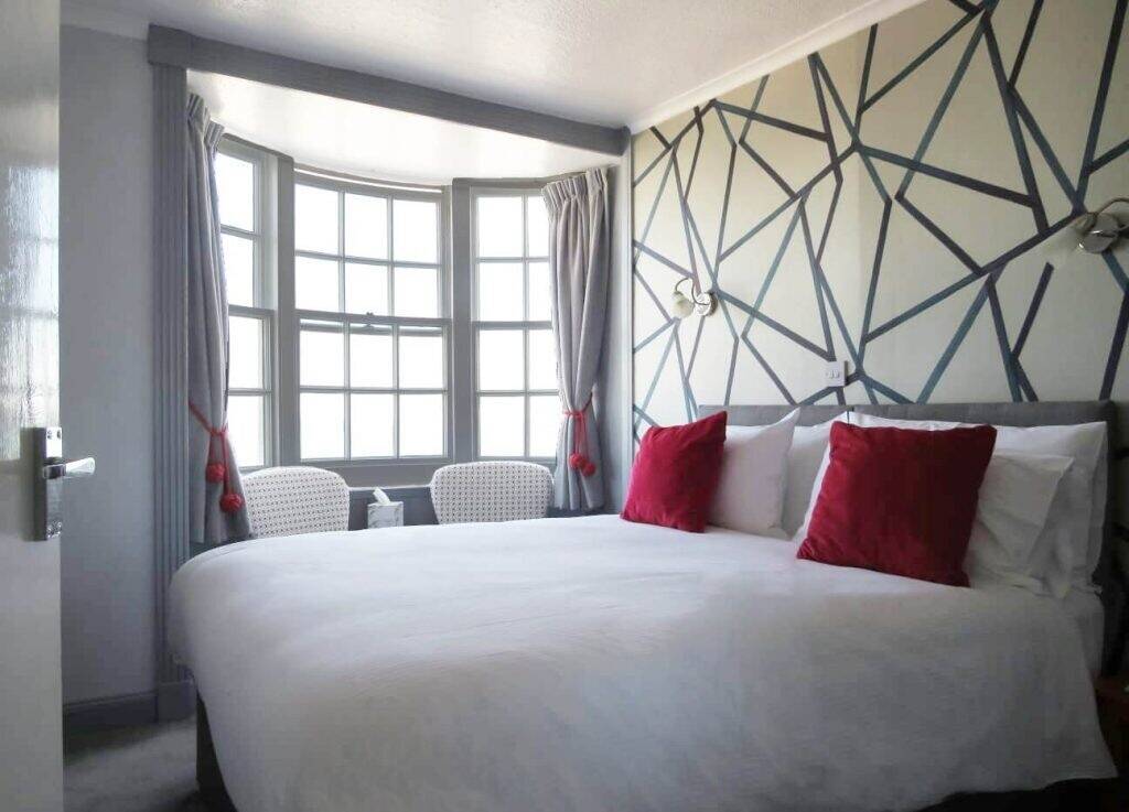 Superb Seafront Guest House Voted Best in The South West Photo 8