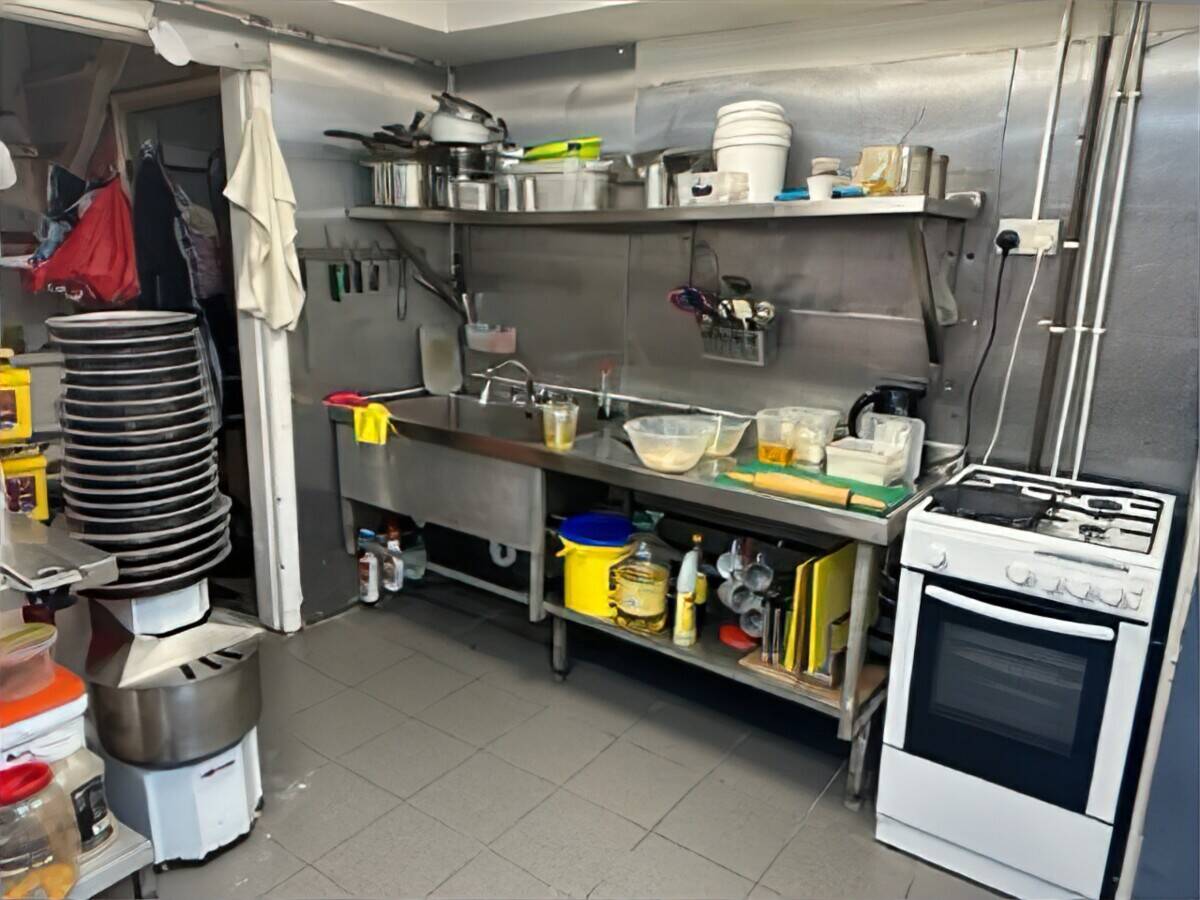 FISH CHIPS AND PIZZA TAKEAWAY AND DELIVERY SHOP IN TYNE AND WEAR Photo 8