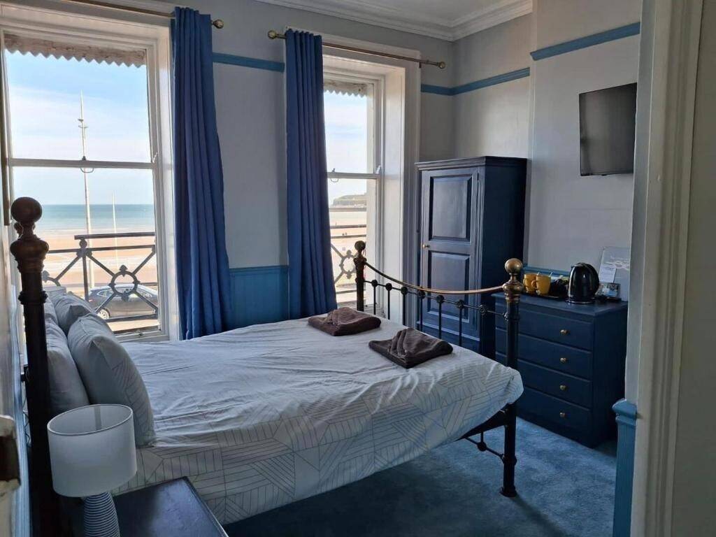 30 Bed Seafront Hotel on New Lease for Sale Weymouth Photo 8