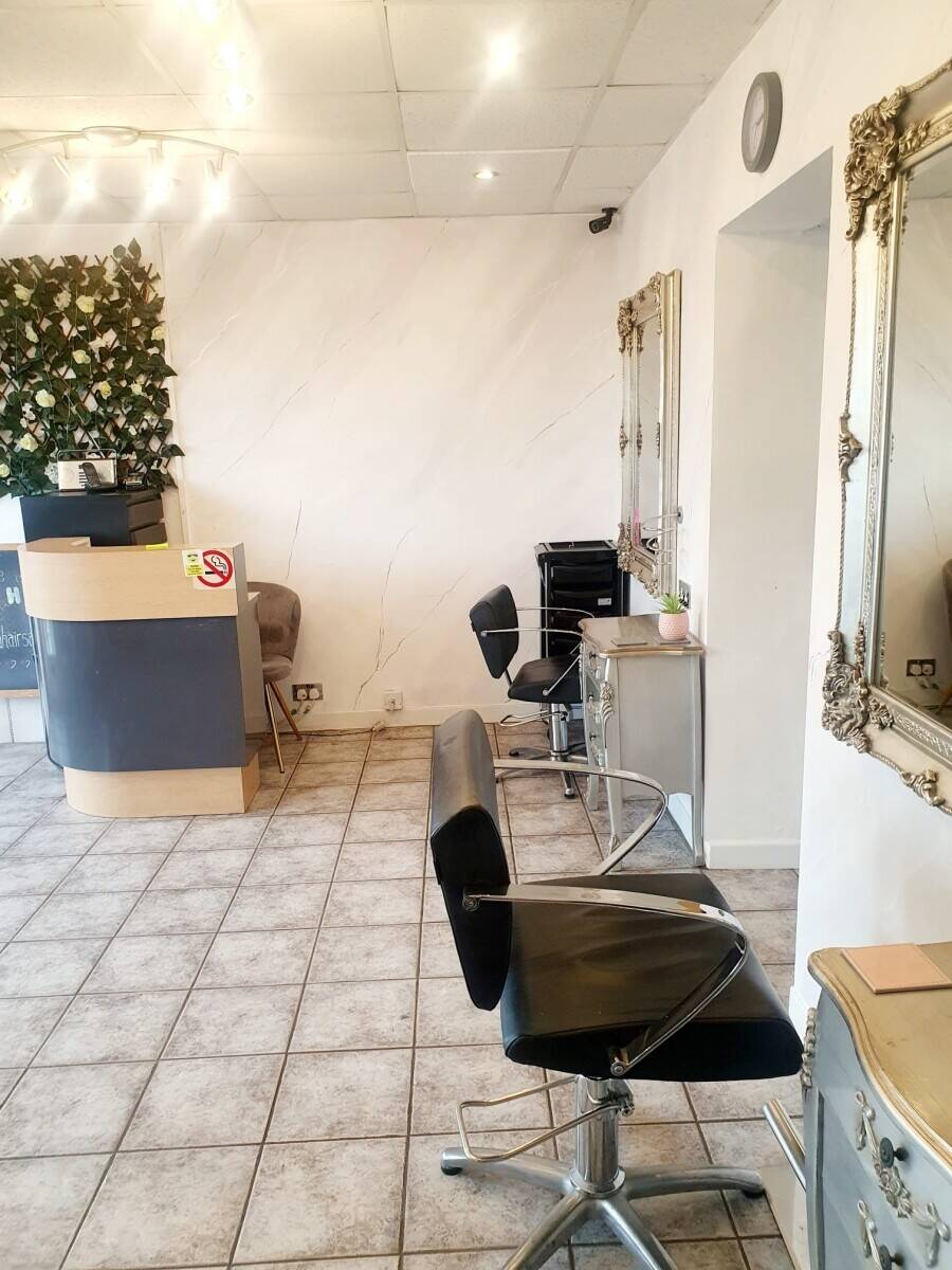 Busy salon for sale in dunstable