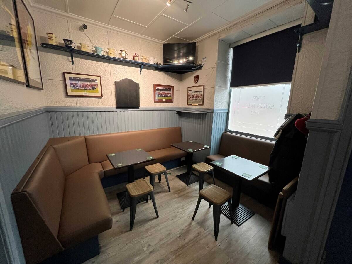 Immaculately presented lock up public house, Galashiels (ref 1645)