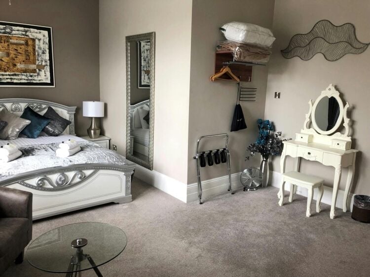 Character 4 Star Hotel & 3 Bedroom Apartment