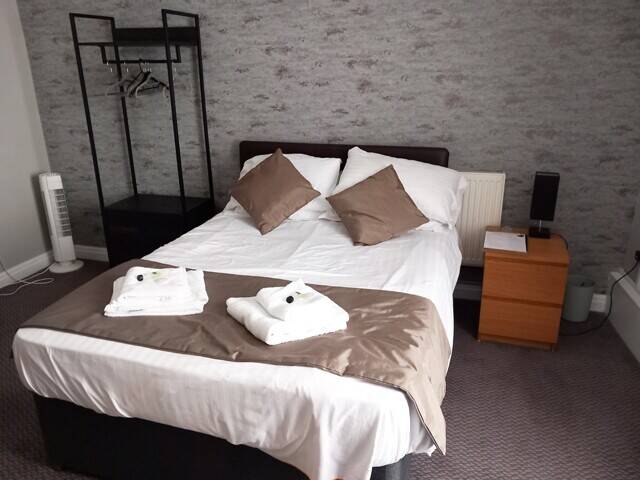 ST IVES, NEATH - RECENTLY REFURBISHED PUBLIC HOUSE WITH 4 EN SUITE LETTING BEDROOMS IN BUSY TOWN CEN