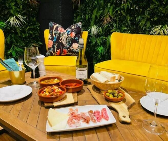 Bar & Kitchen in Watford, Hertfordshire