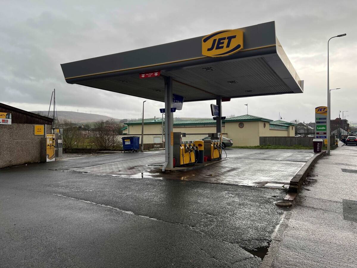 Recently modernised petrol filling station and Londis shop (ref 1657)
