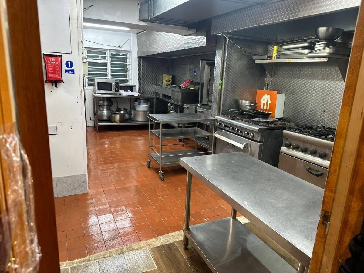 Fully furnished restaurant for sale  Photo 8