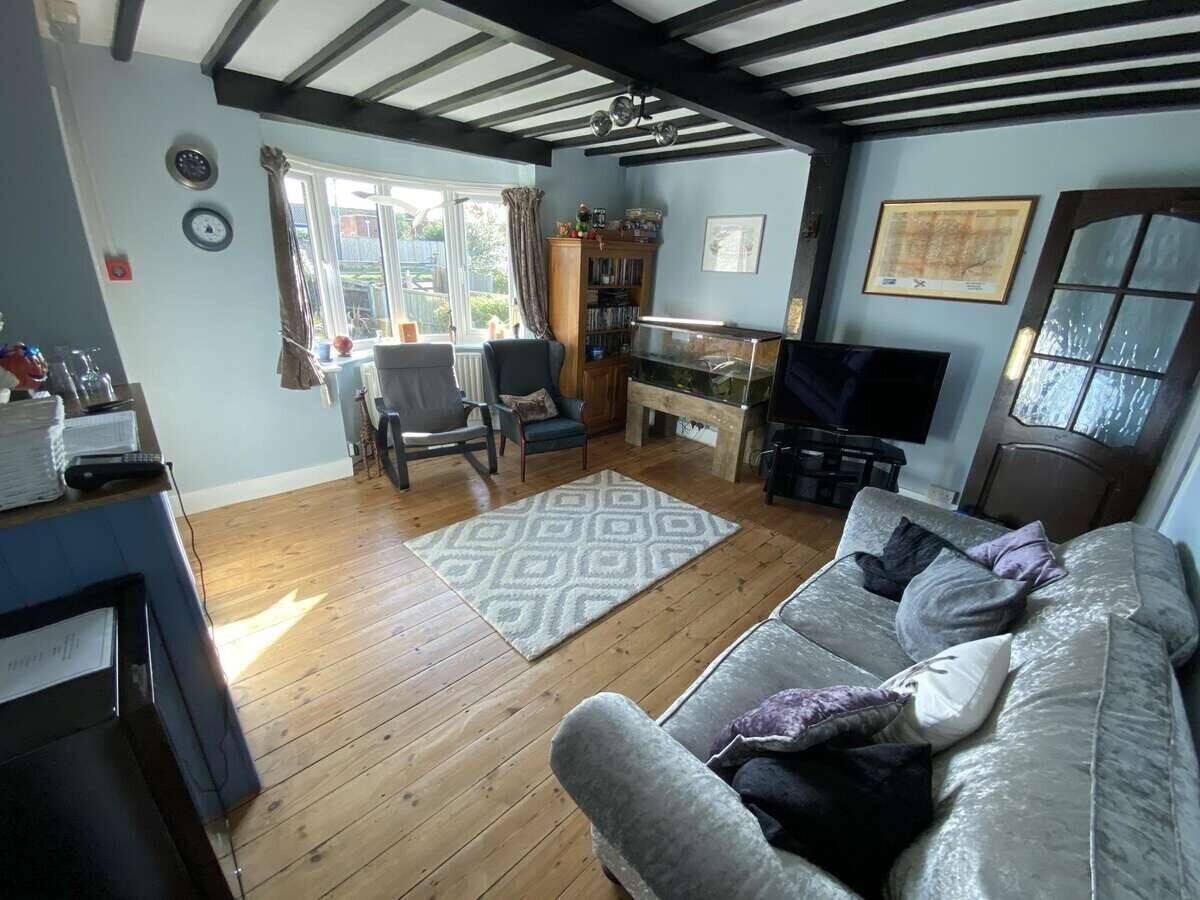 A BEAUTIFULLY-PRESENTED GUEST HOUSE  IN POPULAR SEASIDE VILLAGE OF DYMCHURCH Photo 8