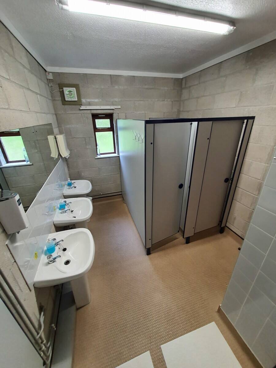 GWYNEDD - 19 BEDROOM HOSTEL AND CAMPSITE ON THE FRINGES OF SNOWDONIA NATIONAL PARK