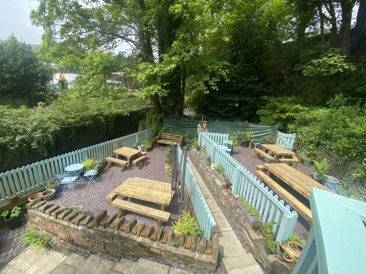 SWANSEA VALLEY - TOWN CENTRE RIVERSIDE RESTAURANT Photo 8