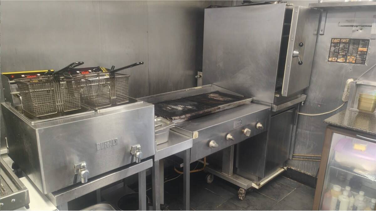 Profitable grilled peri peri chicken and pizza takeaway near Peterborough city centre 