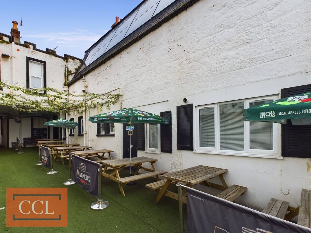 Award-winning, traditional gastro pub and hotel in Kirriemuir Photo 8