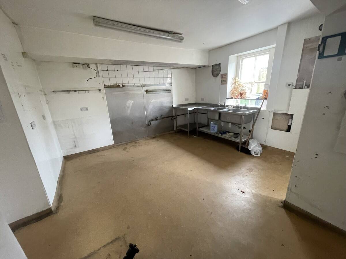 Freehold Commercial Opportunity with 3 Bedroom Property in Darlington, County Durham Photo 8