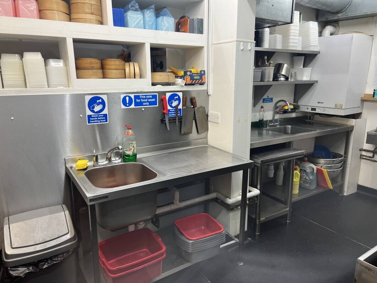 Leasehold Chinese Restaurant for sale in Crouch End London 11 years renewal lease Photo 9