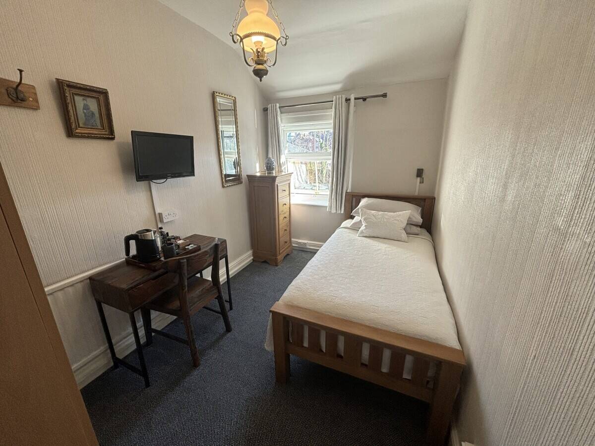 MID WALES - WELL APPOINTED WALES TOURIST BOARD 4* GUEST HOUSE