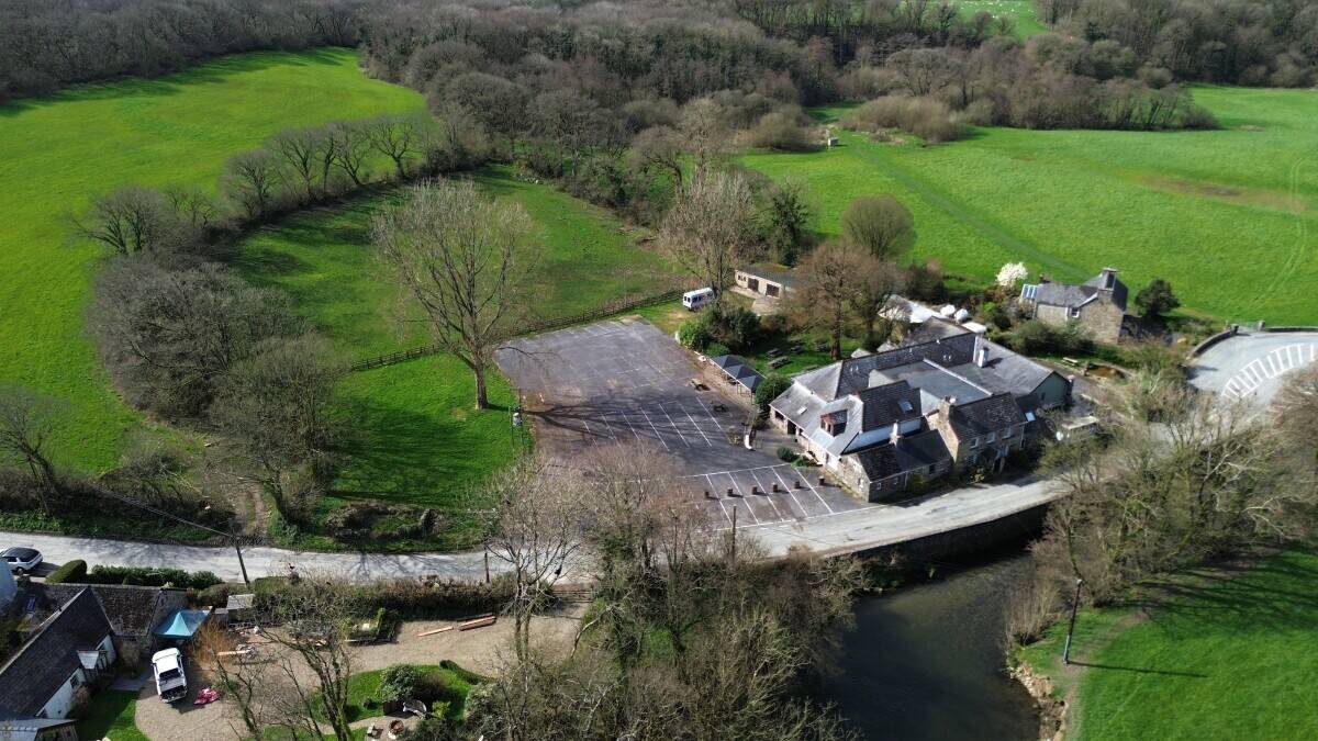 PEMBROKESHIRE - 10 BEDROOM 17TH CENTURY RIVERSIDE INN Photo 8