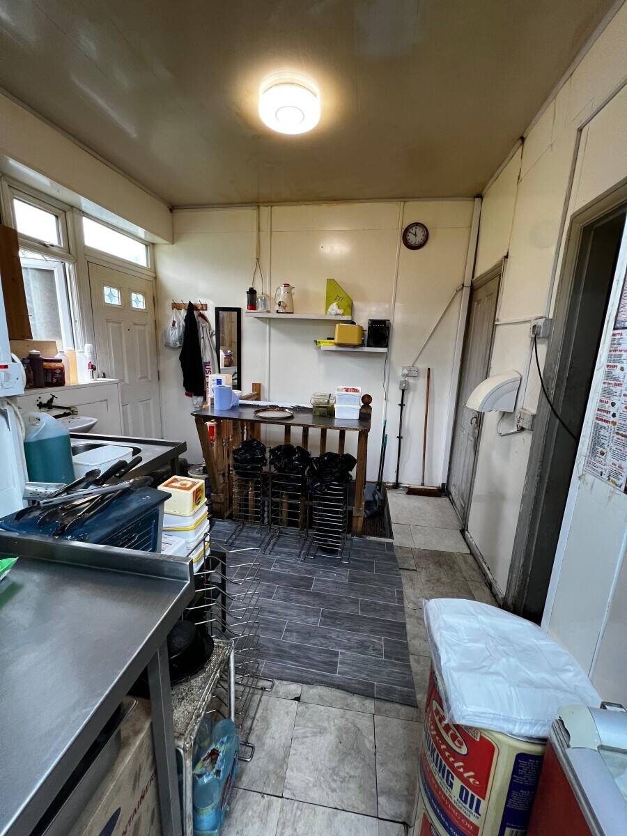 Pizza, kebab and burger take away for sale in Sheffield