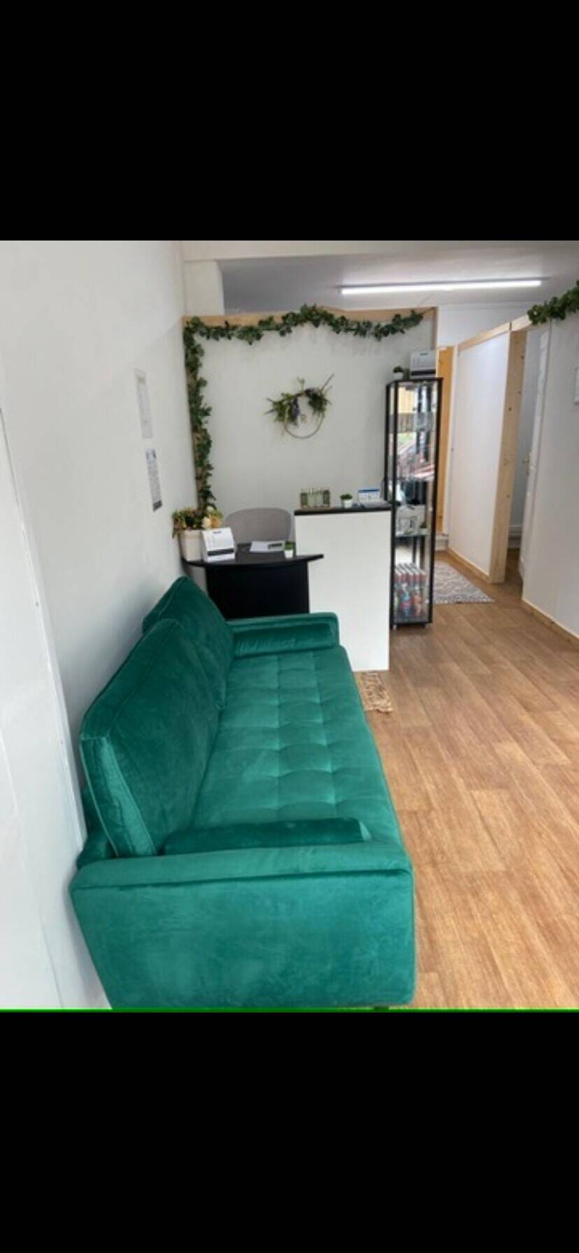 Leasehold tanning salon and beauty salon