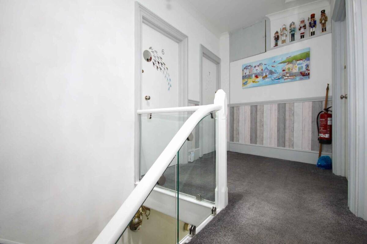 A Beautifully Presented 7 en-suite Guest House Photo 8