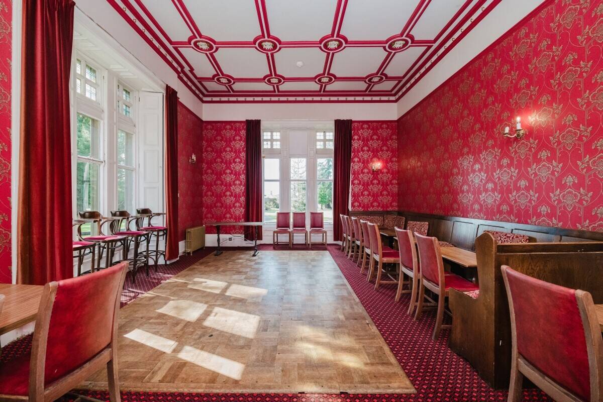 Fantastic Opportunity to Buy an Iconic B-listed Victorian Hotel