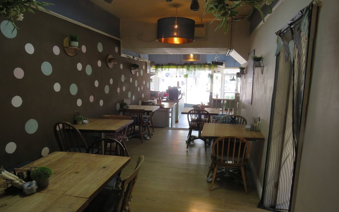 Delightful, Very Well-known Cafe and Creperie Business