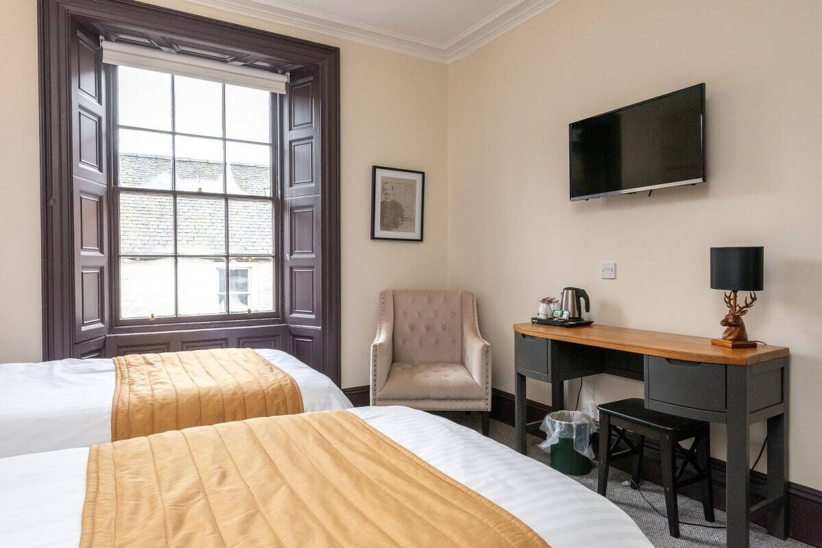 Established & Well Presented 9-Bedroom Hotel For Sale Photo 8